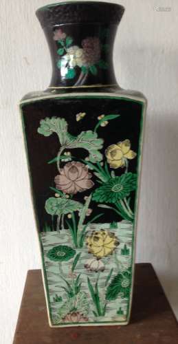 Kangxi Famille Noire Vase