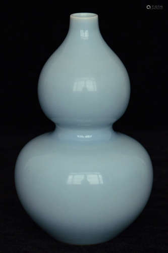 $1 Chinese Porcelain Vase Qianlong Mark