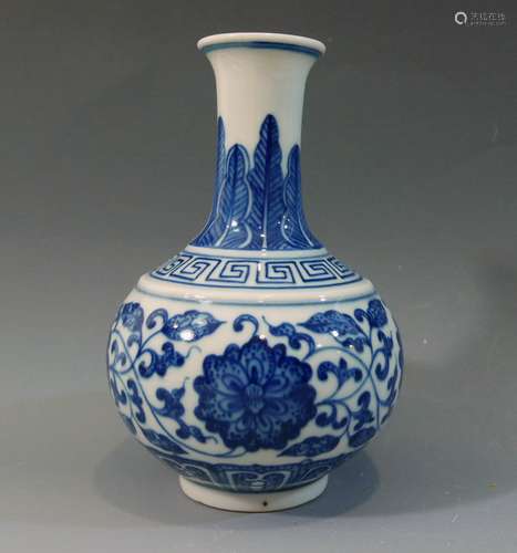 ANTIQUE CHINESE IMPERIAL BLUE WHITE PORCELAIN VASE - QIANLONG MARK & PERIOD