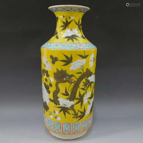 ANTIQUE CHINESE FAMILLE ROSE PORCELAIN VASE - 19TH CENTURY