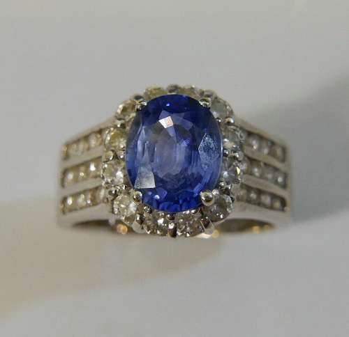 18K WHITE GOLD NATURAL 1.3 CT SAPPHIRE & DIAMOND RING