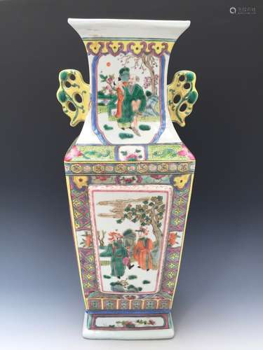 CHINESE ANTIQUE FAMILLE ROSE VASE, 19TH CENTURY