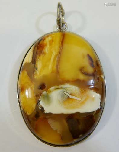 LARGE BALTIC AMBER PENDANT