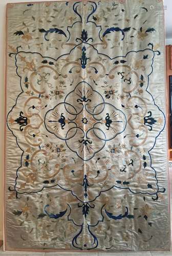 A LARGE FINE CHINESE ANTIQUE EMBROIDERED PANEL