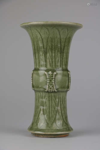 Chinese Ming Dynasty Gu Shape Porcelain Vase