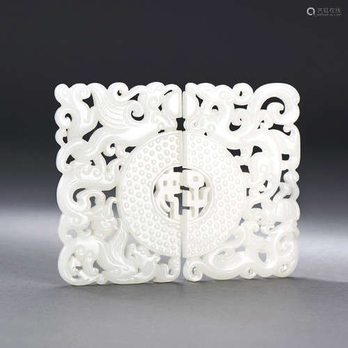 A PAIR OF CHINESE WHITE JADE DRAGON PENDANT