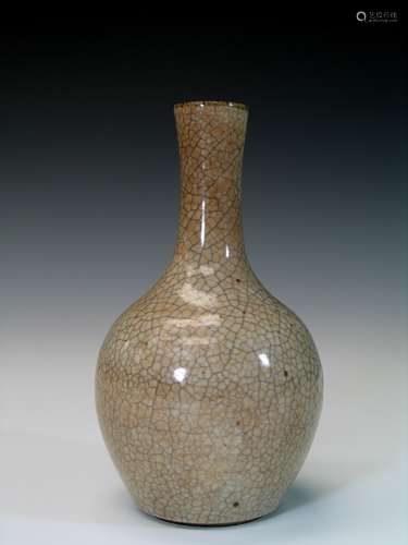 Chinese crackle glaze porcelain vase