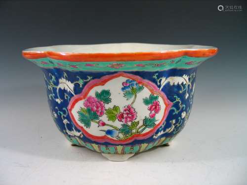 Chinese Famille Rose Porcelain Planter