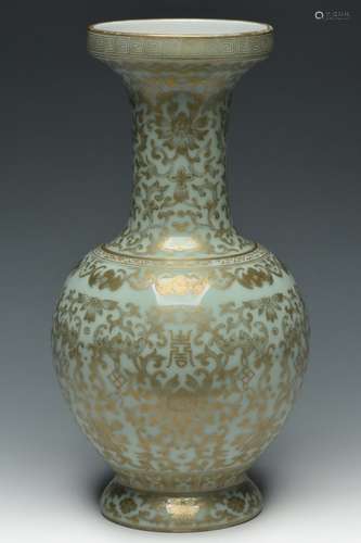 A Gilt-Decorated Celadon-Ground Vase, Daoguang