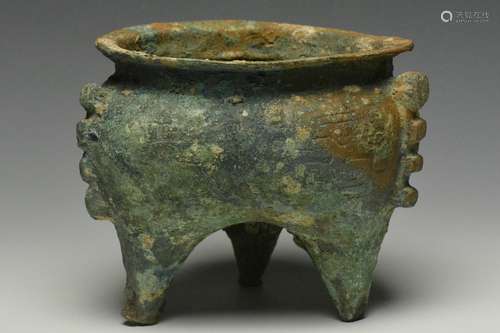 An Archaic Bronze Li, Spring and Autumn Period