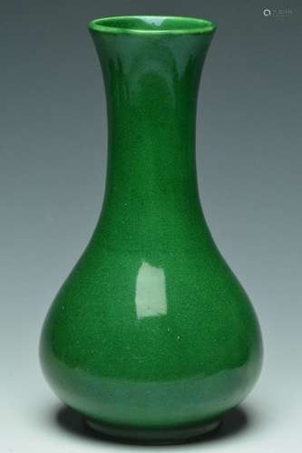 An Apple-Green-Glazed Bottle Vase, 19th Century