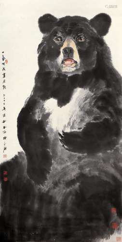 陈永锵 2002年作 一气呵成画黑熊 镜片 设色纸本