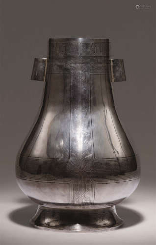 十九世纪 周樊壶式银瓶
