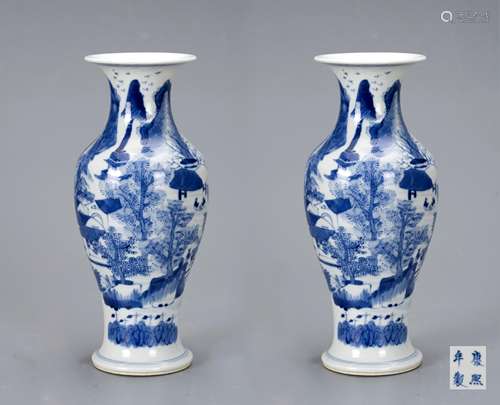 PAIR OF CHINESE BLUE AND WHITE PORCELAIN VASE