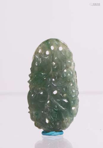 CHINESE JADEITE PENDANT CARVED GRAPES AND VINES