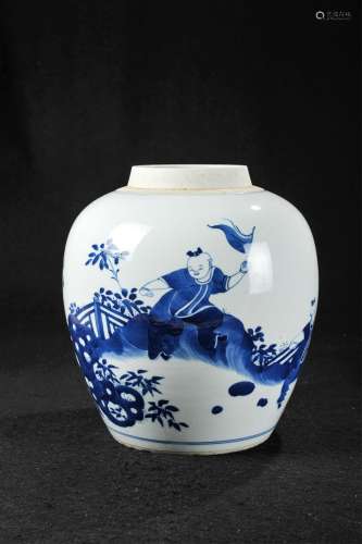 CHINESE KANGXI PERIOD BLUE AND WHITE PORCELAIN JAR