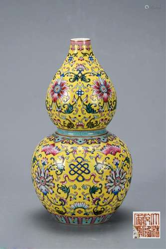 CHINESE YELLOW GROUND FOLIAGE DOUBLE GOURD VASE