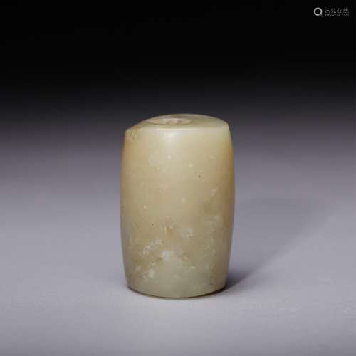 CHINESE ARCHAIC STYLE JADE PENDANT