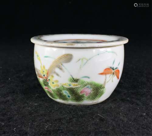 CHINESE QING DYNASTY FAMILLE ROSE CRICKET JAR