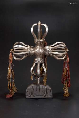 CHINESE IRON CASTED CROSS VAJRA
