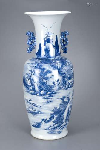 CHINESE BLUE AND WHITE PORCELAIN VASE