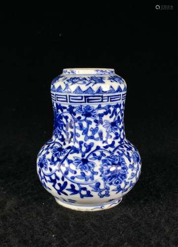 CHINESE BLUE AND WHITE VASE