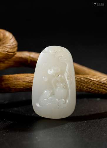 CHINESE WHITE JADE PENDANT