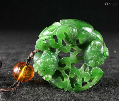 CHINESE SPINACH JADE PENDANT OF TWO CATS