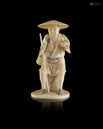 IVORY OKIMONO OF A MAN HOLDING A BIRD,SIGNED KYOSUKE, MEIJI PERIOD