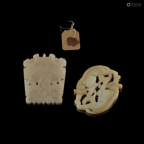 CARVED AND PIERCED JADE PLAQUE,LATE QING DYNASTY