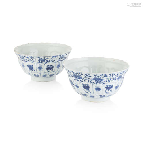 PAIR OF BLUE AND WHITE BOWLS,KANGXI PERIOD