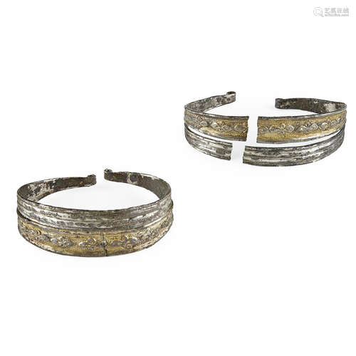 PAIR OF PARCEL-GILT SILVER BRACELETS,POSSIBLY TANG DYNSTY