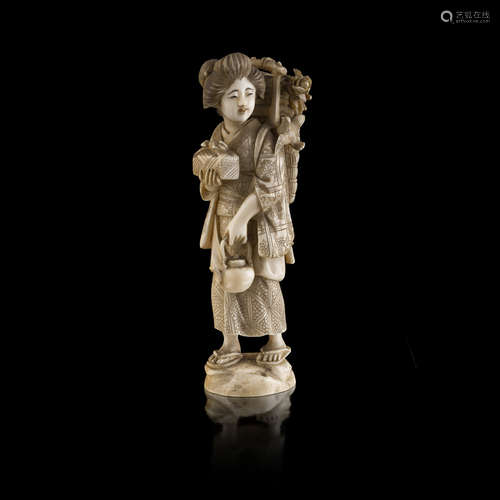 IVORY FIGURE OF A BIJIN,MEIJI PERIOD