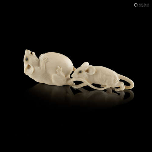 CARVED IVORY OKIMONO OF TWO RODENTS,MEIJI PERIOD