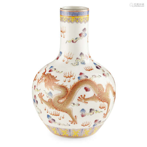 FAMILLE ROSE 'DRAGON' BOTTLE VASE