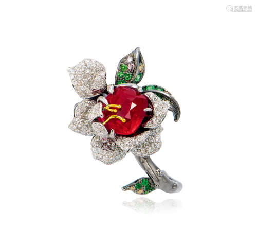 黄素香设计 3.55克拉坦桑尼亚红宝石，沙佛莱石及钻石玫瑰造型戒指，未经加热