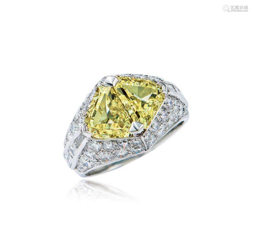 宝格丽设计1.60及1.78克拉彩色钻石配钻石戒指