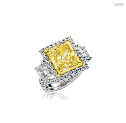 10.88克拉彩黄色钻石配钻石戒指