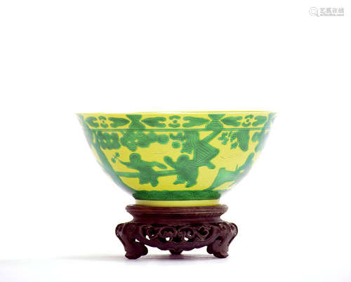 Fine Chinese Yellow and Green Eight Princes Bowl