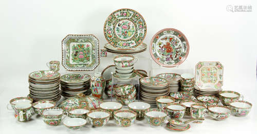 Chinese Rose Medallion Porcelain Dinner Set