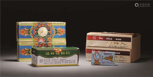 1992年六神丸两盒 90年代初虎胶药王一盒  1992年牛黄清心丸两盒 1989年龟龄集一盒