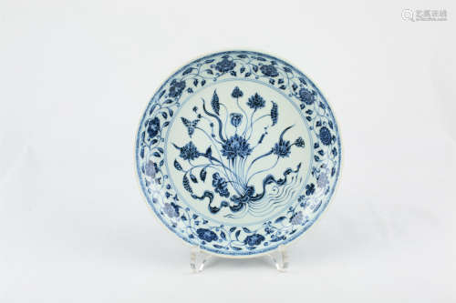 A Chinese Blue and White Lotus Pattern Porcelain Dish