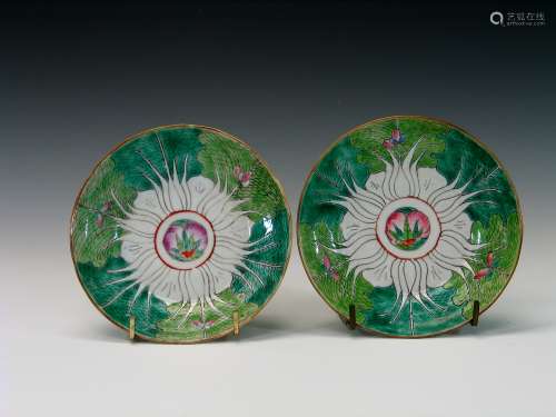 Pair Chinese famille rose porcelain dishes, Qianlong