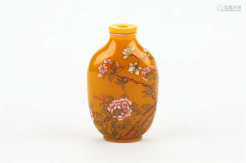 Chinese Enameled Peking glass snuff bottle