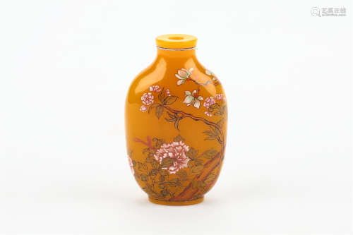 Chinese Enameled Peking glass snuff bottle