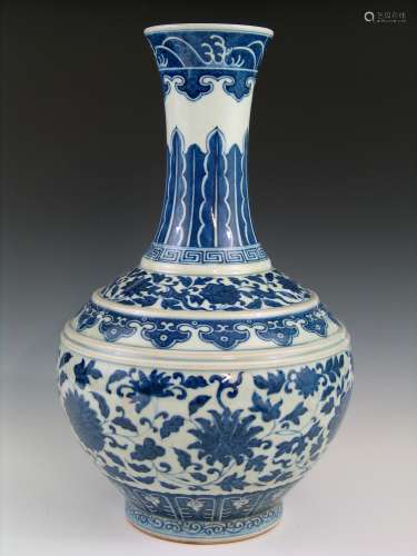 Chinese blue and white porcelain vase, Guangxu mark.