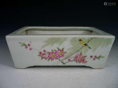 Chinese famille rose porcelain bulb dish.