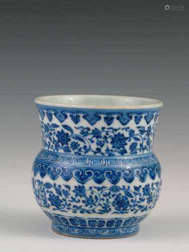 Chinese blue and white porcelain vase, Daoguang mark.