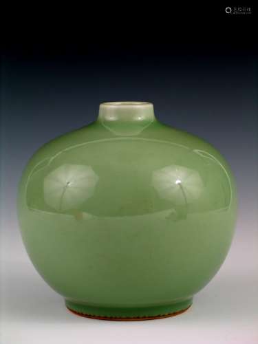Chinese celadon porcelain vase, Yongzheng mark.