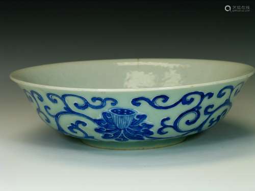 Chinese blue and white porcelain shallow bowl,